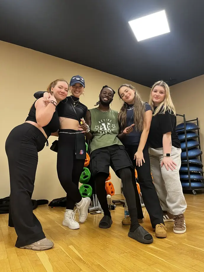 Nikola Pařízková se věnuje tanci. 