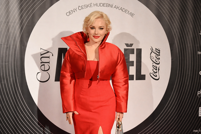 Jako blondýnka by Ewa připomínala božskou Marilyn Monroe. 