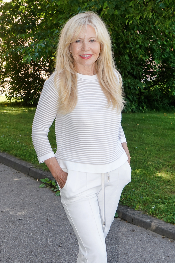 V dlouhých vlasech to nějak není ono, co říkáte?