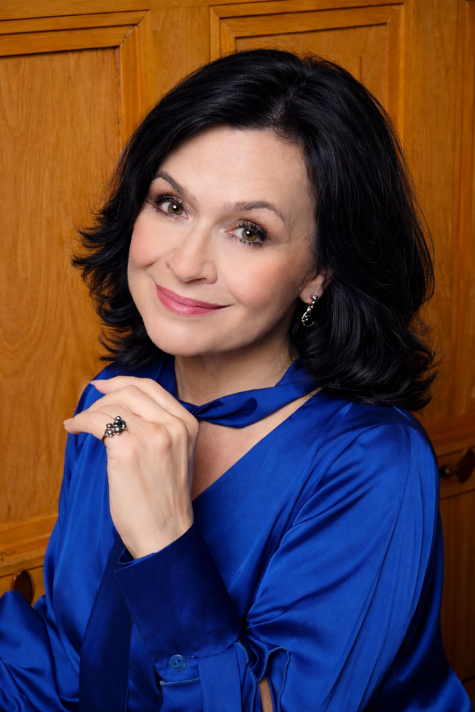 Jak by jí to slušelo jako černovlásce? 