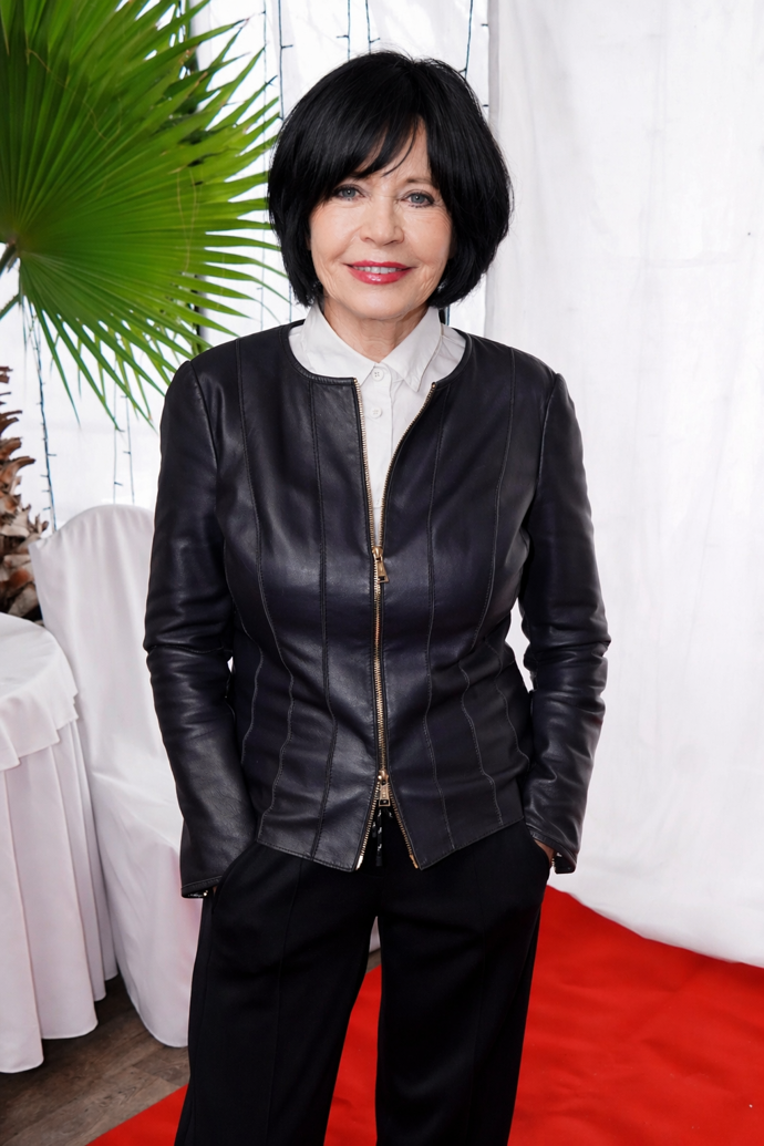 My jsme ho změnili na havraní černou. 