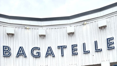 FOTO: Exotická kráska navštívila známý aprés – ski bar Bagatell.