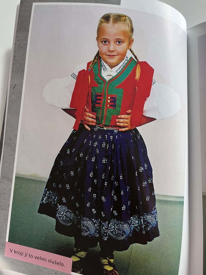 Vyzkoušela si také tradiční kroj. 