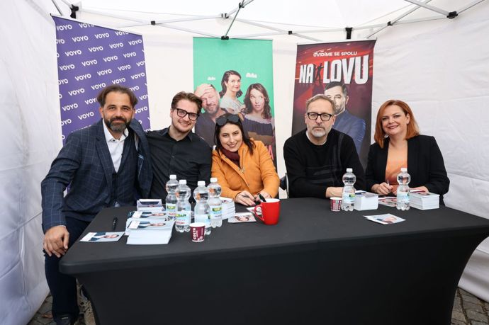 Autogramiády lovců bývají plné fanoušků. 