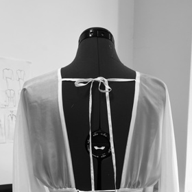 I bílý model se může pyšnit rafinovanými detaily...