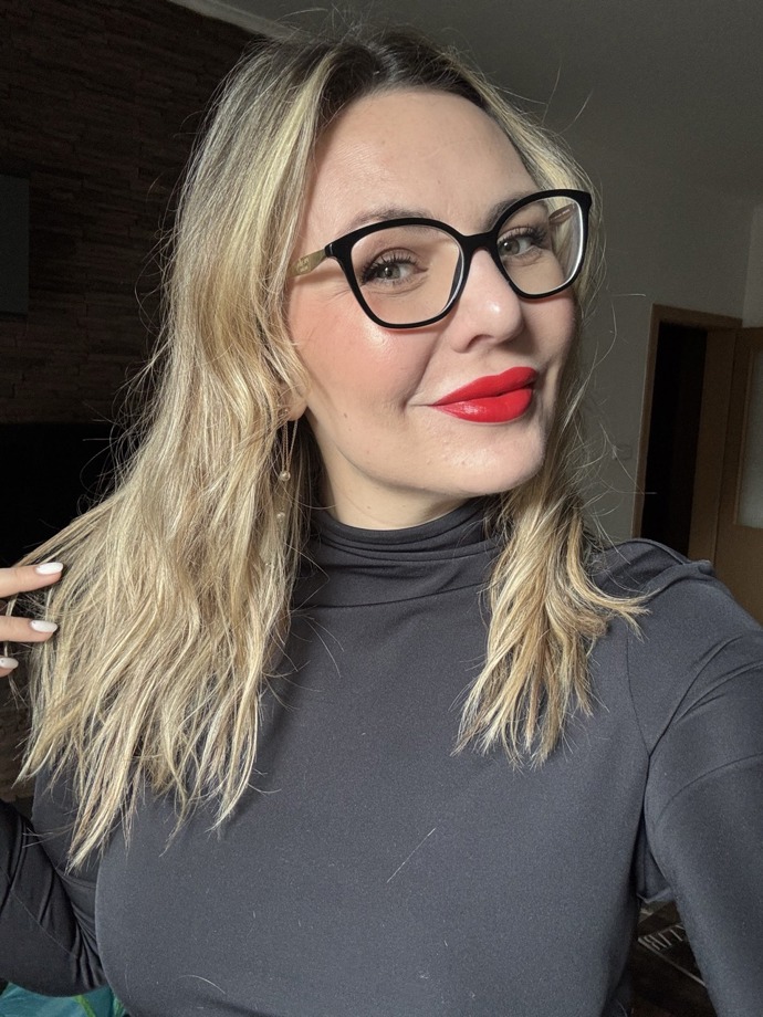 Takové uvolněnější vlnobití je s žehličkou Dyson také otázka pár minutek. Návod najdete v článku. 