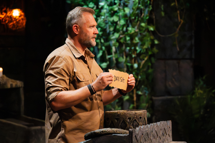 Moderátor Ondřej Novotný přečítal hlasy na kmenové radě.