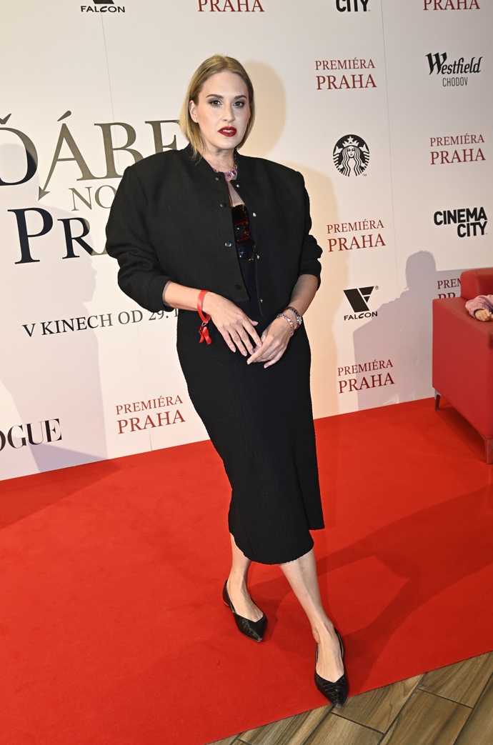 Černou zvolilo mnoho hostů předpremiérového večera, včetně Natálie Debnárové. 