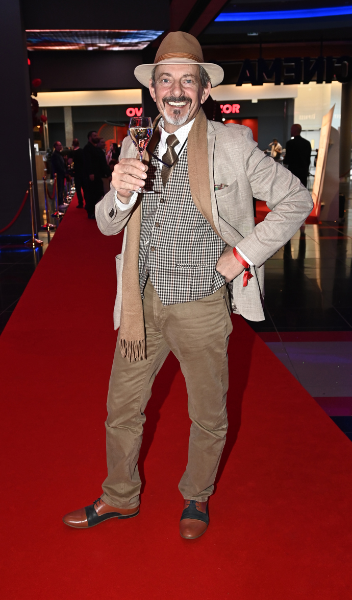 Do kina na Chodově vyrazil i Otakar Brousek, který neopomněl vytvořit nadčasový elegantní pánský styling. 