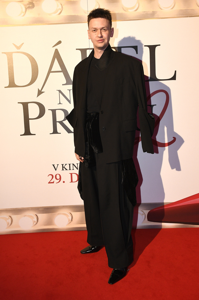 Návrháři často a rádi chodí v černé, což je i případ Michaela Kováčika. 