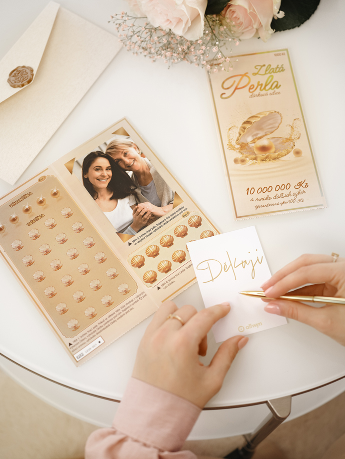 Každou Zlatou perlu navíc můžete doplnit osobním vzkazem, fotografií nebo bankovkou. Los má pro tyto účely potřebné výřezy.