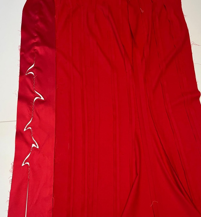 V rozparku nechybí prvky ve tvaru růžových trnů.