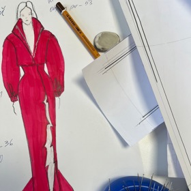 Takhle vypadá návrh šatů pro Ewu Farnou, který má na svědomí designér Boris Král.