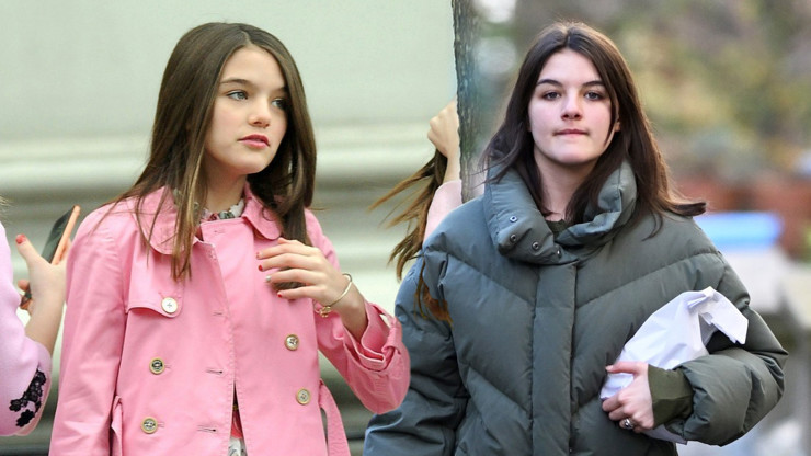 Suri Cruise je dospělá žena. 