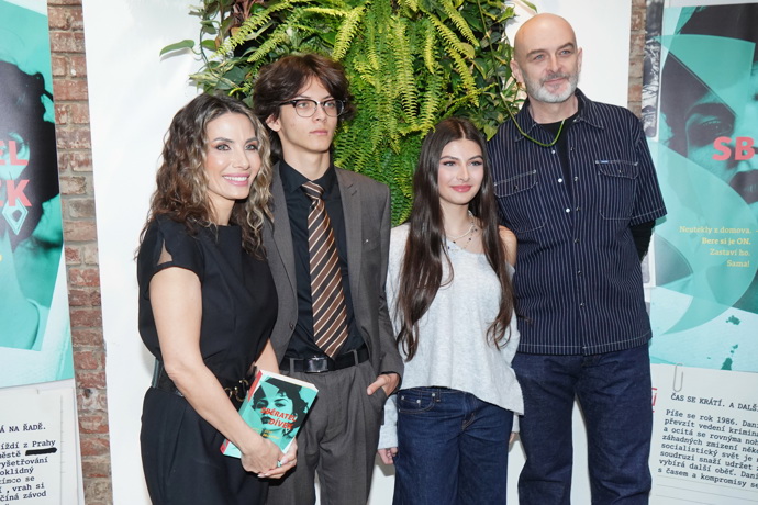 René Decastelo přizval na křest své nové knihy celou rodinu. 