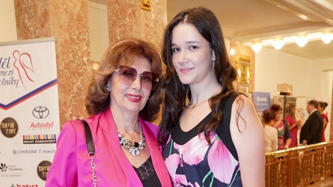 Saskia Burešová bydlí po smrti manžela s vnučkou Alenkou: Duševně mě omlazuje, pochvaluje si