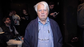 Režisér Hynek Bočan přišel kvůli zákazu činnosti na tři čtvrtě roku o hlas. Postihla ho stresová dysfonie