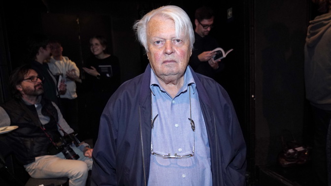 Režisér Hynek Bočan přišel kvůli zákazu činnosti na tři čtvrtě roku o hlas. Postihla ho stresová dysfonie