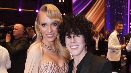 Slavná americká zpěvačka si vyzkoušela pomlázku: Miss Maurerová naučila LP i českou říkanku