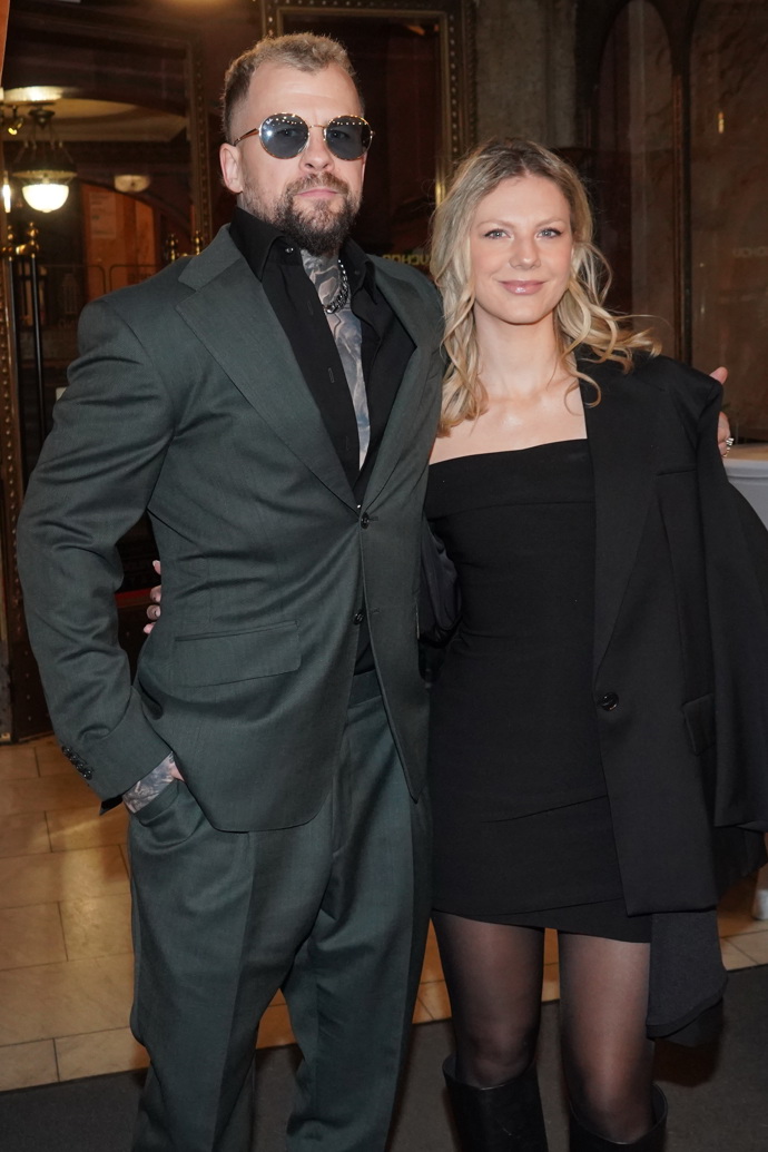 Dcera Lenky Filipové, zpěvačka Lenny, přišla v doprovodu svého partnera, muzikanta Marpa. 