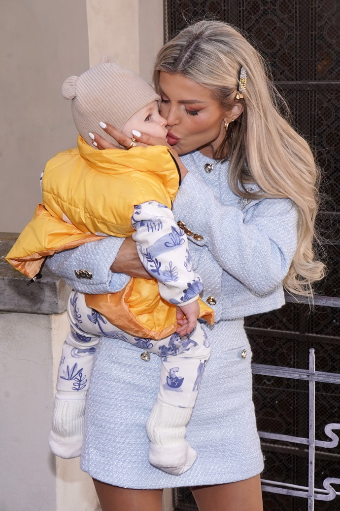 Lela Ceterová pusinkovala syna.