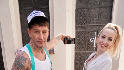 FOTO: Sámer Issa dorazil po boku přítelkyně Lucie Junkové.