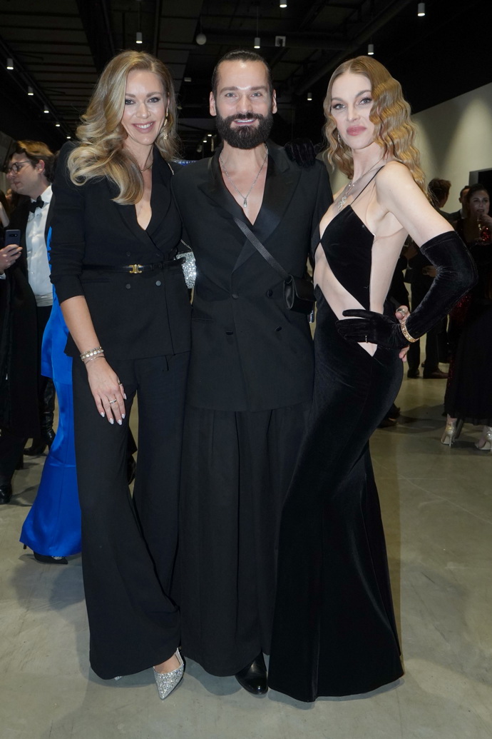 Na večírky chodí Michal například ve společnosti modelky Pavlíny Němcové (vpravo).