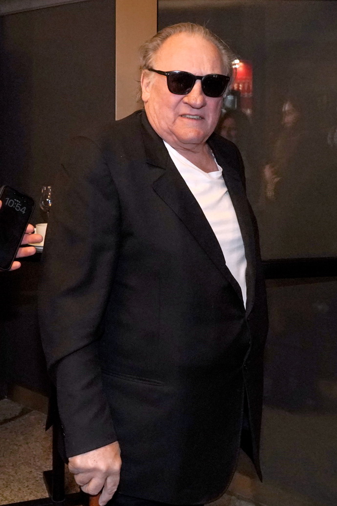 Na její oslavu v divadle Hybernia se přišel podívat i francouzský herec Gérard Depardieu. 