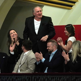 Herec se dočkal velkých ovací. Je to vůbec poprvé, co v Česku oficiálně navštívil společenskou akci. 