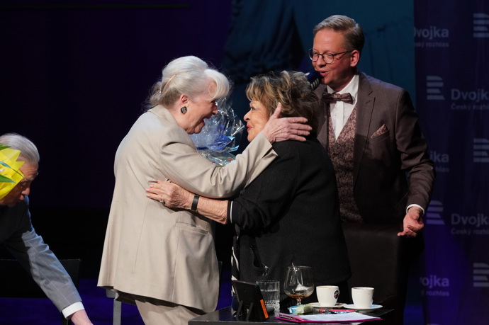 Carmen Mayerová gratulovala Jiřině hezky od srdce. 