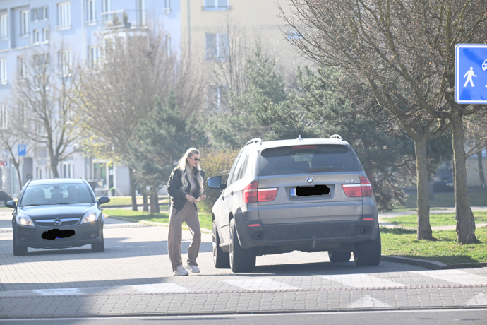 Lela měla během čtvrta pochůzky.