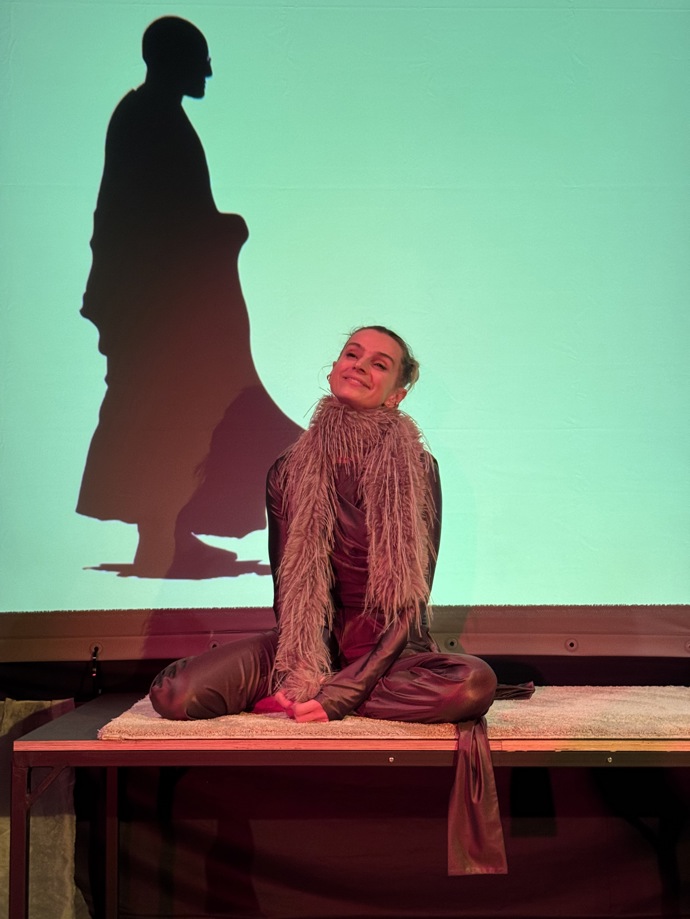 Diváci ji mohou jako kočku vídat v pražském Klubu Lávka. 