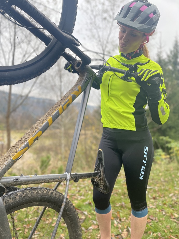 Slavná sportovkyně se nebojí ani náročnějších podmínek.