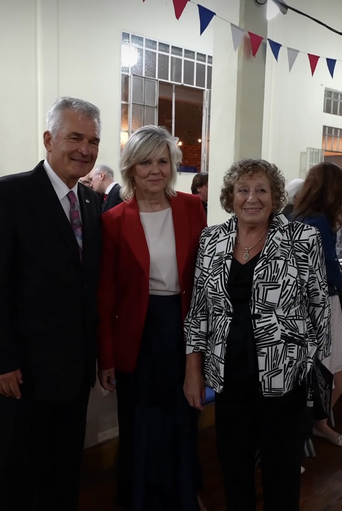 Eva Pavlová do českého domu v Buenos Aires oblékla barvy české vlajky.