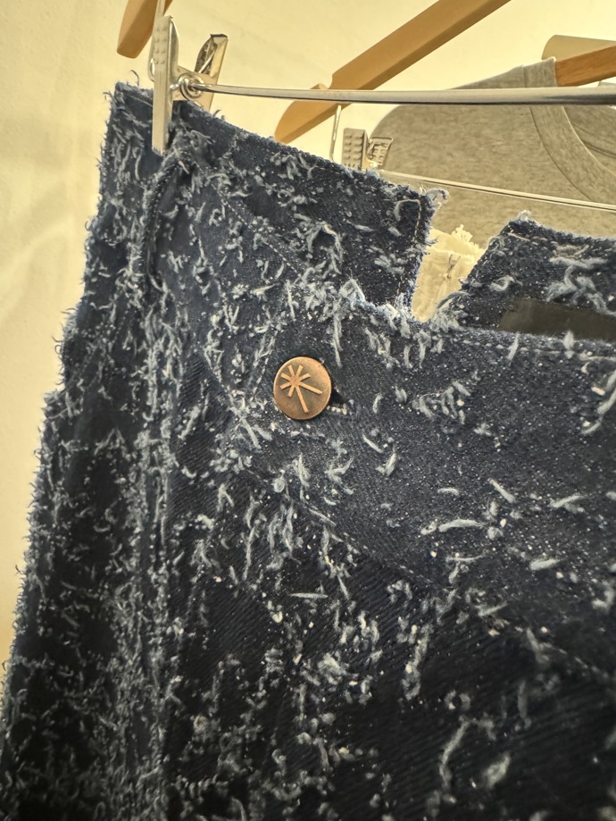 Návrhářka ráda pracuje se strukturami. A to jak na denimu...