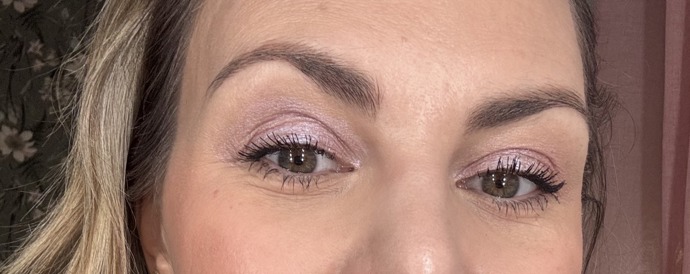 Takto vypadají holografické stíny na očích. 