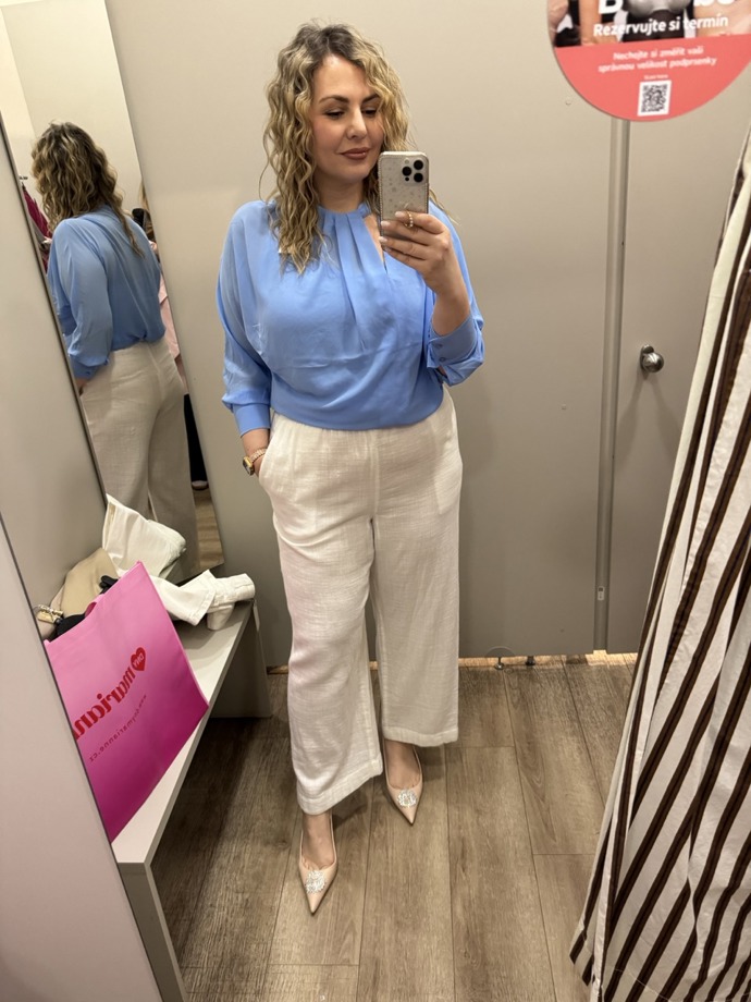 Vyzkoušela jsem i plážové kalhoty, které byly až moc průsvitné. Jejich cena je 899 Kč. 