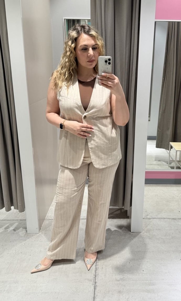 Další zastávkou byl obchod Tezenis, kde jsem si na první dobrou zamilovala tento pruhovaný plátěný komplet. 