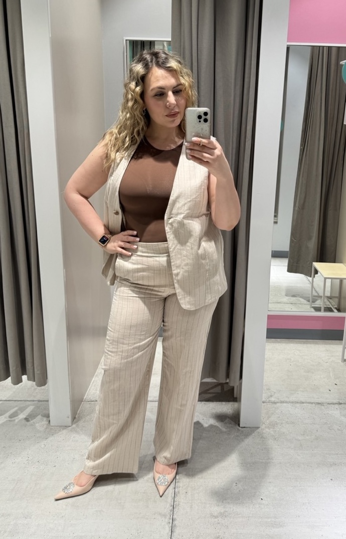 Vestička se mi líbila, ale nakonec jsem se pro ni nerozhodla. Její cena je 599 Kč před slevou. 