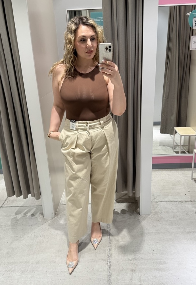 Tady další outfit, kalhoty z M&S spolu s body z Tezenisu...