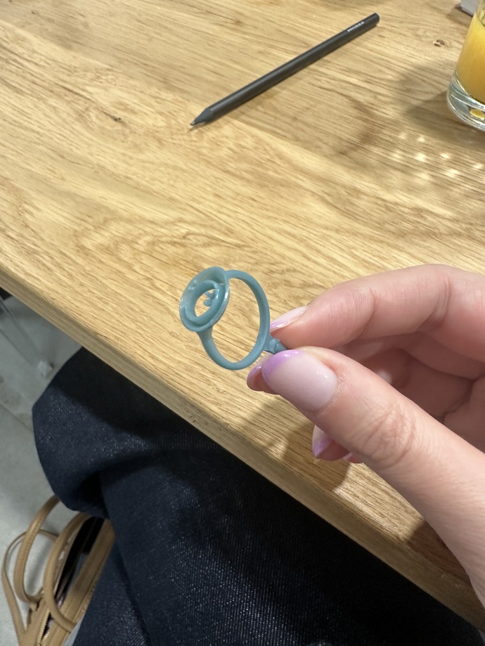 3D model se pak vytiskne do voskové podoby, aby bylo vidět, jestli návrh může fungovat i ve skutečnosti.