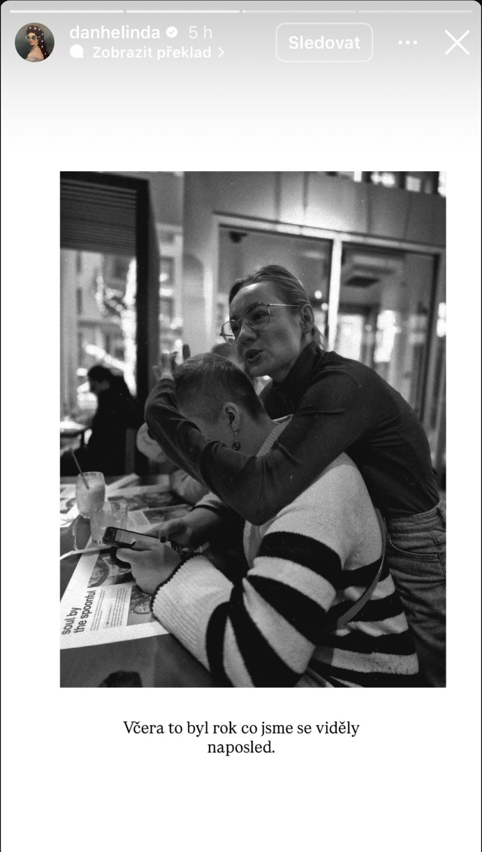 Přátelé vzpomínají na zesnulou zpěvačku Aničku Slováčkovou.