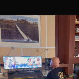 Natáčí podcast o osmdesátkách.