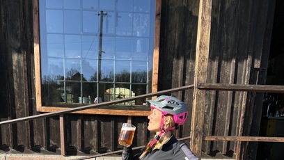 FOTO: Nastávající dvojnásobná maminka si umí život naplno užívat.