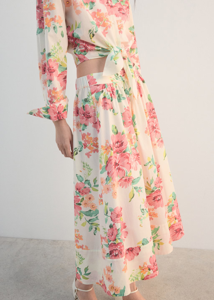 Květovaná košile s uzlem a midi sukně, Mango, košile 1299 Kč, sukně 1399 Kč