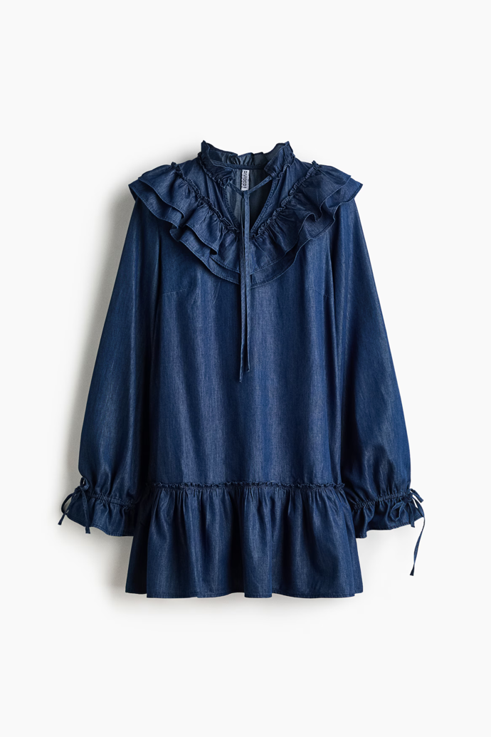 Džínové šaty s volánkovým lemem, H&M, 979 Kč