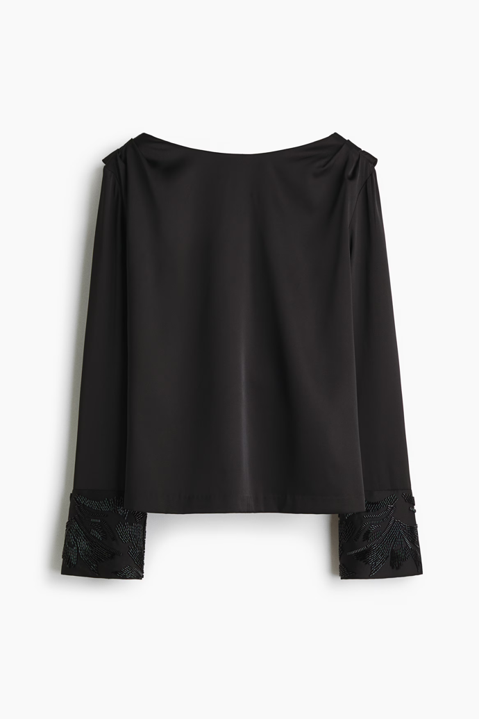 Halenka s korálky a zadním vodopádovým výstřihem, H&M, 1239 Kč