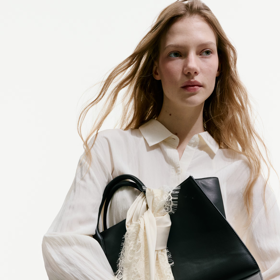 Trojcípý šátek s krajkovým lemem, H&M, 479 Kč
