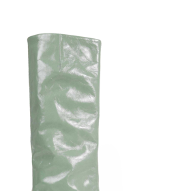 Kozačky ve světle zeleném odstínu ve stylu Daniely Brzobohaté prodává například značka MIISTA, a v to v hodnotě 12772 Kč.