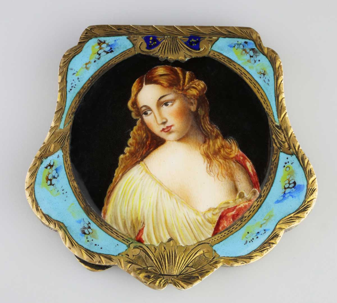 Sběratelská stříbrná pudřenka s malovaným víčkem z Itálie kolem r.1920, Czech Antiques, 24 000 Kč